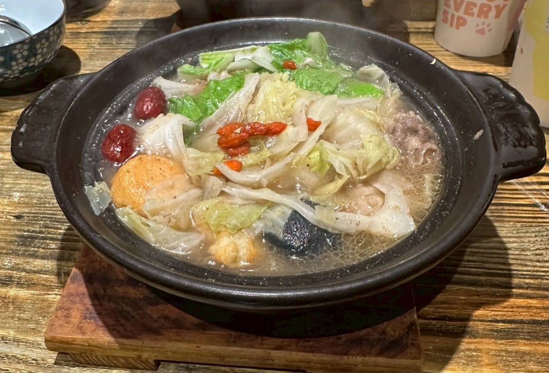 【捷運蘆洲站 火鍋推薦】初鼎陶燒小鍋 超強個人小火鍋店！陶鍋湯頭太驚艷 @貝大小姐的多元心宇宙