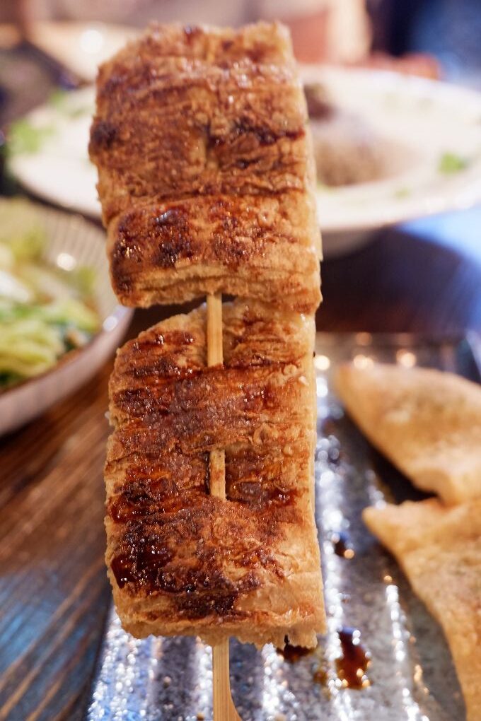 【忠孝復興站餐酒館推薦】調味品串酒坊 微醺限定!忠孝復興站最Chill餐酒館,火山排骨配特調生啤太銷魂! @貝大小姐的多元心宇宙 【忠孝復興站餐酒館推薦】調味品串酒坊 微醺限定!忠孝復興站最Chill餐酒館,火山排骨配特調生啤太銷魂! @貝大小姐的多元心宇宙