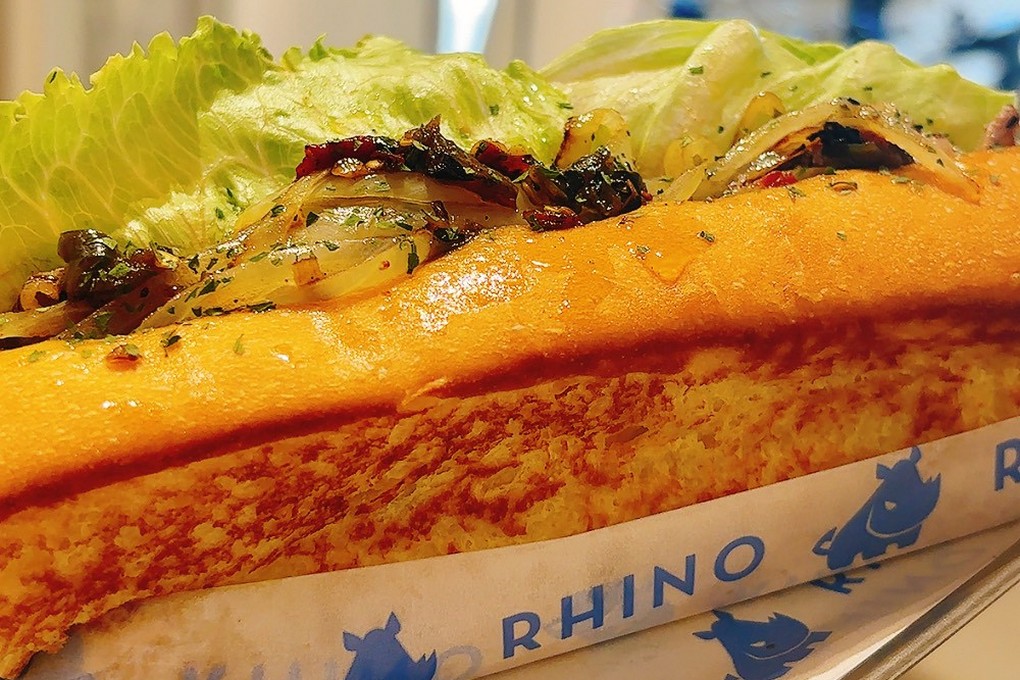 【台北車站 南陽街美食推薦】犀牛RHINO茶食文化  南陽街早午餐必吃清單：銷魂沙茶拌麵與鳳梨酥奶蓋的完美邂逅！ @貝大小姐的多元心宇宙