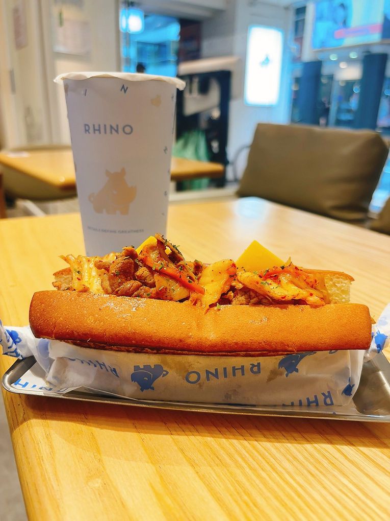 【台北車站 南陽街美食推薦】犀牛RHINO茶食文化 南陽街早午餐必吃清單:銷魂沙茶拌麵與鳳梨酥奶蓋的完美邂逅! @貝大小姐的多元心宇宙 【台北車站 南陽街美食推薦】犀牛RHINO茶食文化 南陽街早午餐必吃清單:銷魂沙茶拌麵與鳳梨酥奶蓋的完美邂逅! @貝大小姐的多元心宇宙