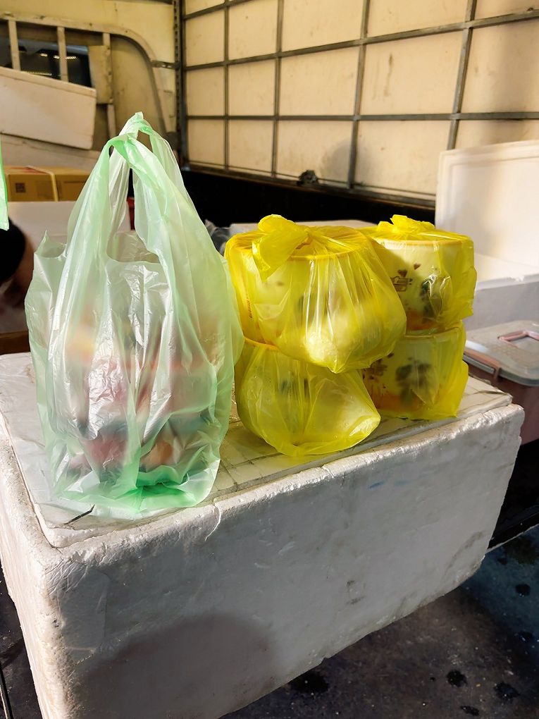 【餐車市集 美食推薦】彭家飯湯 搬家後的意外驚喜!淡水新春街美食餐車市集讓我遇見美味的古早味飯湯! @貝大小姐的多元心宇宙 【餐車市集 美食推薦】彭家飯湯 搬家後的意外驚喜!淡水新春街美食餐車市集讓我遇見美味的古早味飯湯! @貝大小姐的多元心宇宙