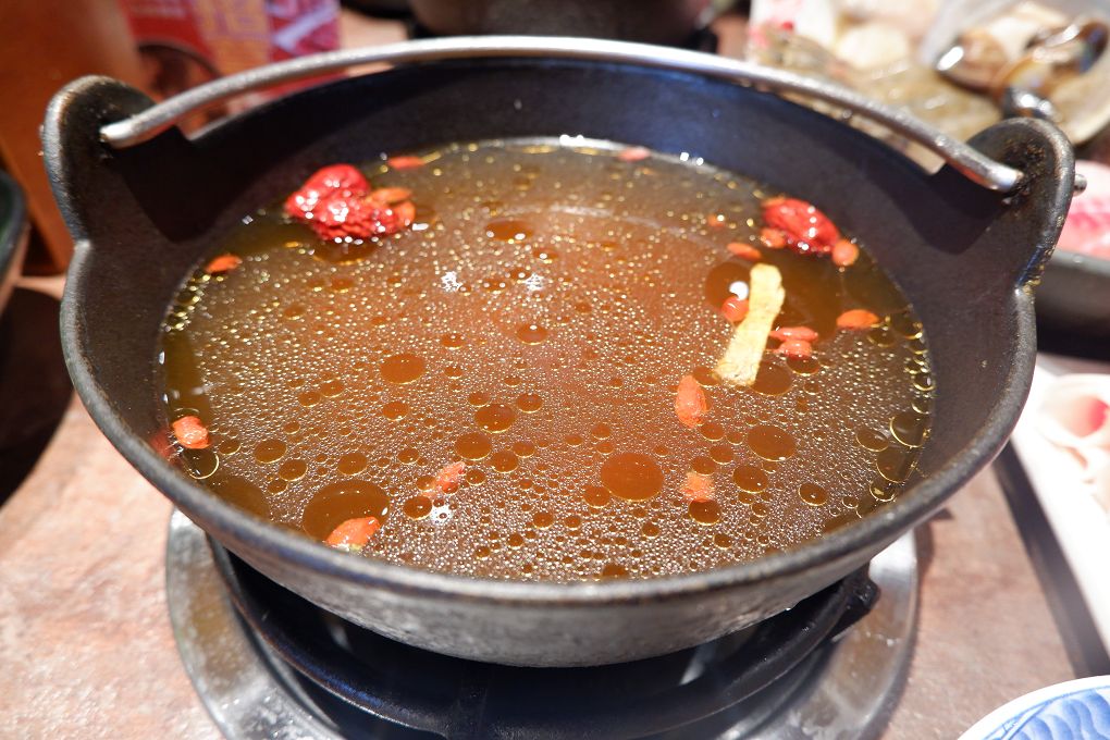 【宜蘭火鍋餐廳推薦】鼎楓寶島火鍋 旗艦店 從環境到湯頭都很可以，Google 評價 4.7 星不是假的！ @貝大小姐的多元心宇宙