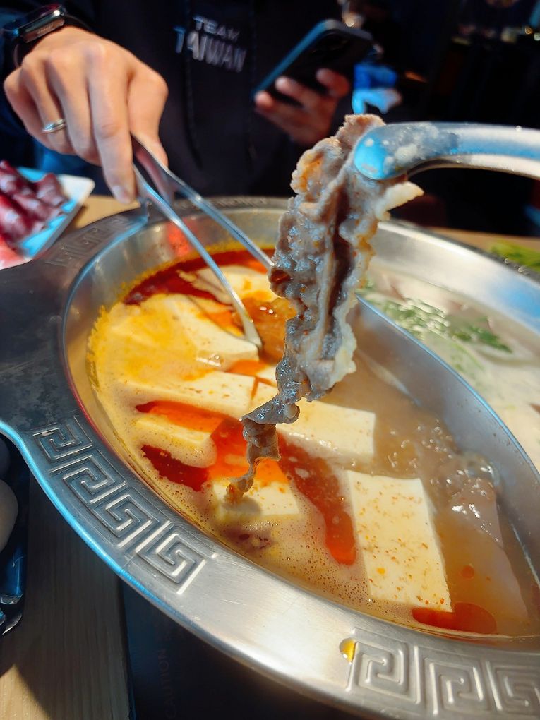 【台北內湖區 麻辣鴛鴦鍋推薦】四川龍府 火鍋界的實力派，吃一次就上癮！ @貝大小姐的多元心宇宙