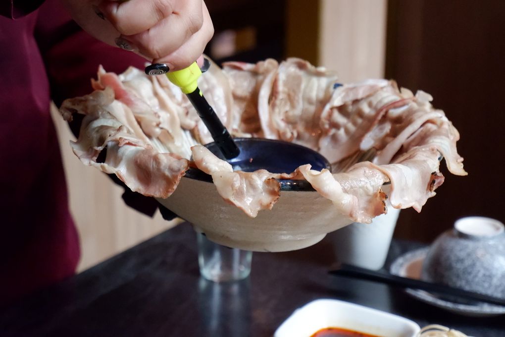 【桃園青埔 鴛鴦火鍋推薦】怎麻辣頂級鴛鴦麻辣火鍋 四宮格火鍋超滿足，火鍋控必訪！ @貝大小姐的多元心宇宙