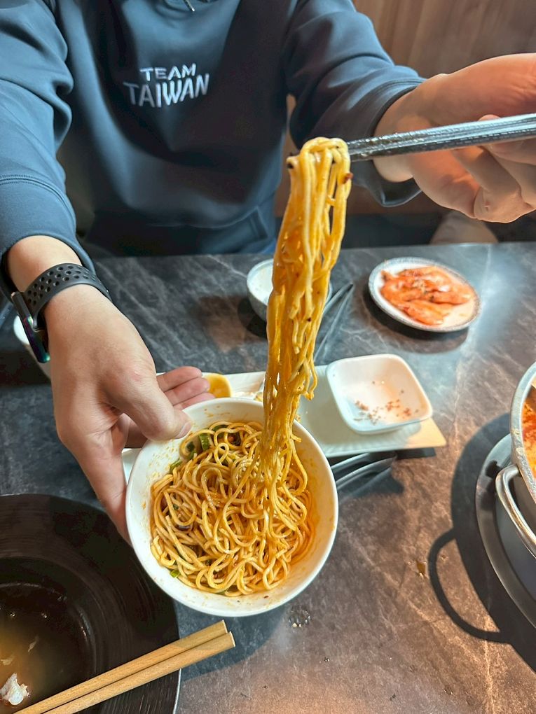 【桃園青埔 鴛鴦火鍋推薦】怎麻辣頂級鴛鴦麻辣火鍋 四宮格火鍋超滿足，火鍋控必訪！ @貝大小姐的多元心宇宙