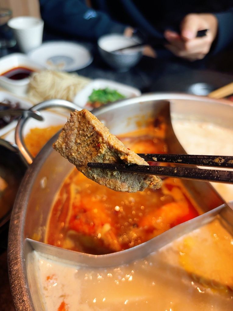 【桃園青埔 鴛鴦火鍋推薦】怎麻辣頂級鴛鴦麻辣火鍋 四宮格火鍋超滿足，火鍋控必訪！ @貝大小姐的多元心宇宙