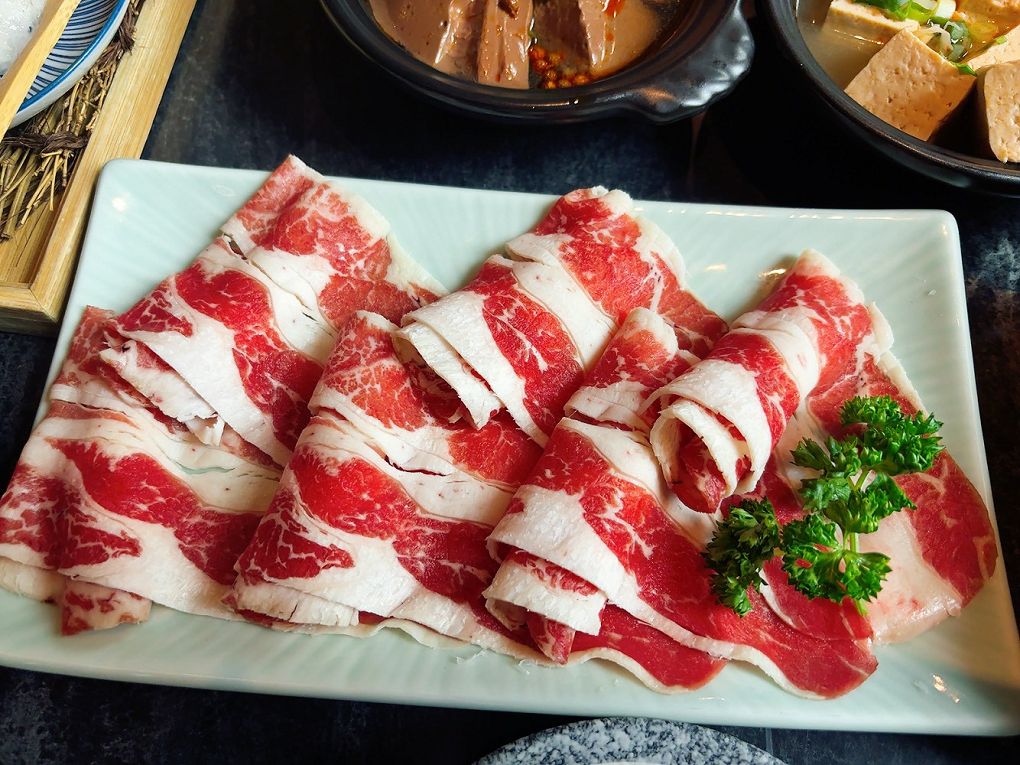 【桃園青埔 鴛鴦火鍋推薦】怎麻辣頂級鴛鴦麻辣火鍋 四宮格火鍋超滿足，火鍋控必訪！ @貝大小姐的多元心宇宙