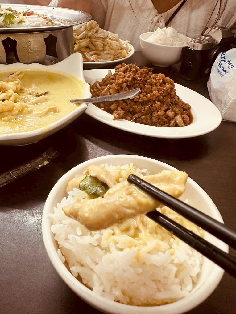 【蘆洲泰式料理推薦】夏天小館泰式料理 ครัวพี่ฟู่ 香辣過癮，每一道料理都是白飯小偷！後勁讓你忍不住再續三碗飯！ @貝大小姐的多元心宇宙