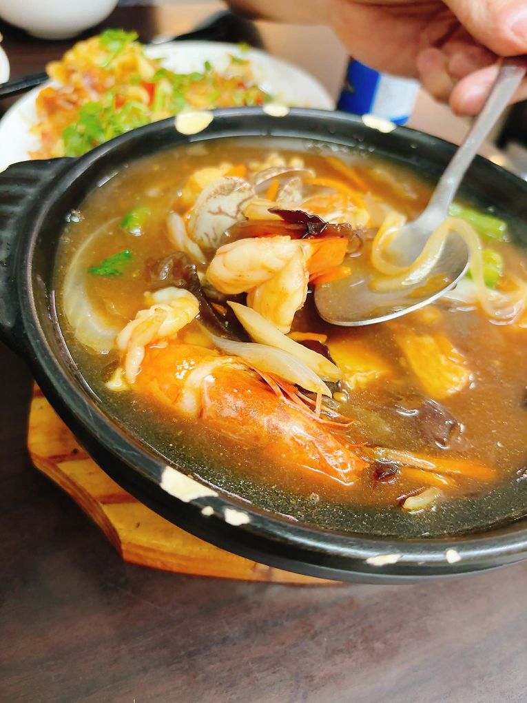 【蘆洲泰式料理推薦】夏天小館泰式料理 ครัวพี่ฟู่ 香辣過癮，每一道料理都是白飯小偷！後勁讓你忍不住再續三碗飯！ @貝大小姐的多元心宇宙