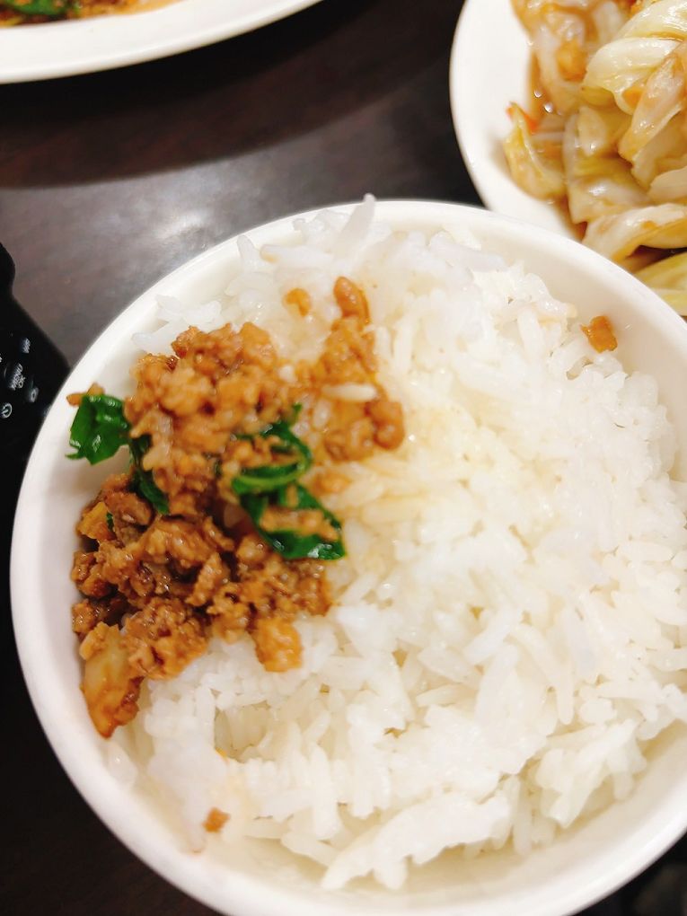 【蘆洲泰式料理推薦】夏天小館泰式料理 ครัวพี่ฟู่ 香辣過癮，每一道料理都是白飯小偷！後勁讓你忍不住再續三碗飯！ @貝大小姐的多元心宇宙