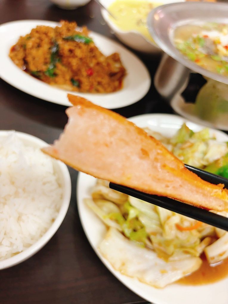 【蘆洲泰式料理推薦】夏天小館泰式料理 ครัวพี่ฟู่ 香辣過癮，每一道料理都是白飯小偷！後勁讓你忍不住再續三碗飯！ @貝大小姐的多元心宇宙