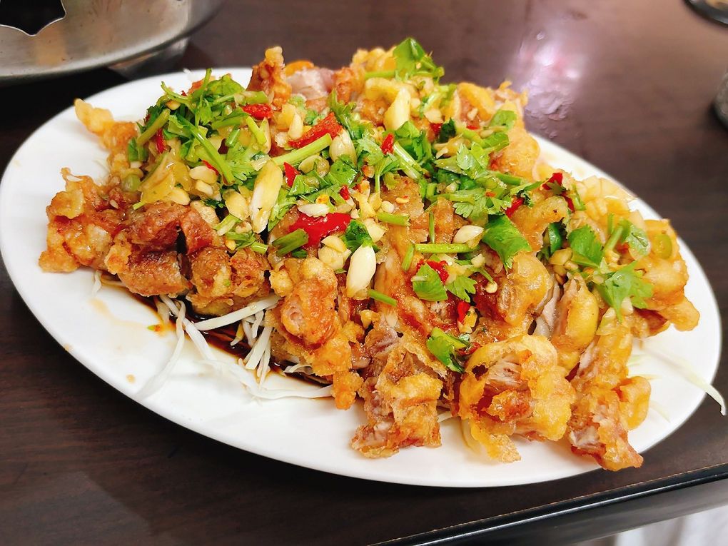 【蘆洲泰式料理推薦】夏天小館泰式料理 ครัวพี่ฟู่ 香辣過癮，每一道料理都是白飯小偷！後勁讓你忍不住再續三碗飯！ @貝大小姐的多元心宇宙