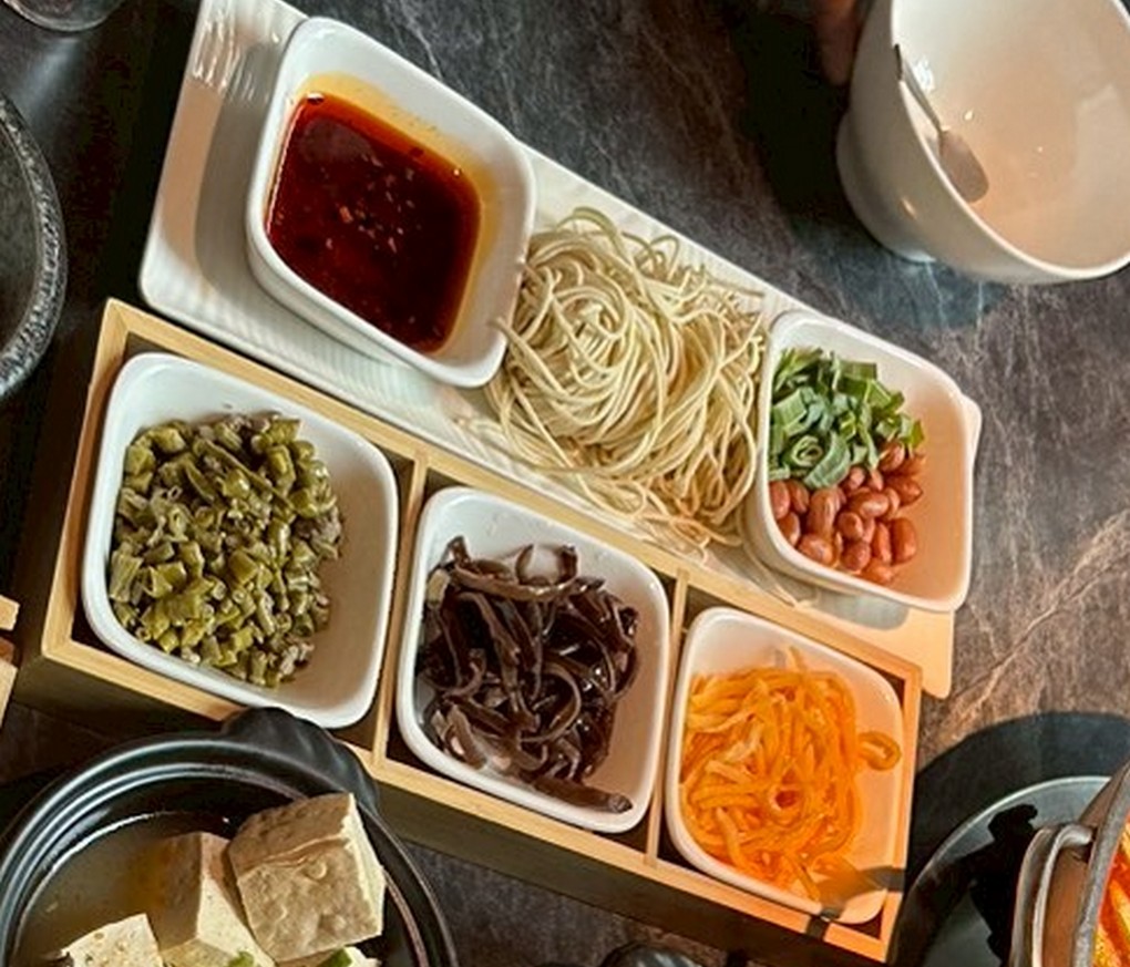 【桃園青埔 鴛鴦火鍋推薦】怎麻辣頂級鴛鴦麻辣火鍋 四宮格火鍋超滿足，火鍋控必訪！ @貝大小姐的多元心宇宙