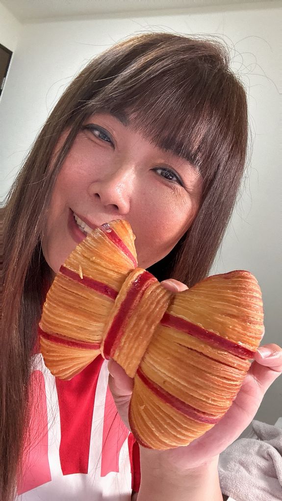 【醫美 玻尿酸淚溝眼袋療程推薦】彥靚診所 黃政達醫師  眼下微調小心機，讓我拍照更有自信！ @貝大小姐的多元心宇宙