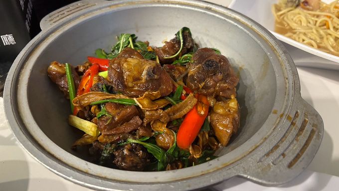 【台中龍井景觀餐廳推薦】那兩蚵烤鮮蚵 夏夜晚風搭著百萬夜景、配海鮮熱炒及歌聲超享受！ @貝大小姐的多元心宇宙