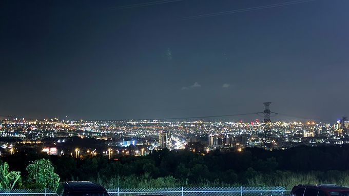 【台中龍井景觀餐廳推薦】那兩蚵烤鮮蚵 夏夜晚風搭著百萬夜景、配海鮮熱炒及歌聲超享受！ @貝大小姐的多元心宇宙