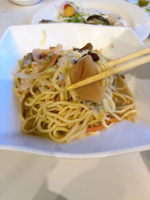 【台中龍井景觀餐廳推薦】那兩蚵烤鮮蚵 夏夜晚風搭著百萬夜景、配海鮮熱炒及歌聲超享受！ @貝大小姐的多元心宇宙