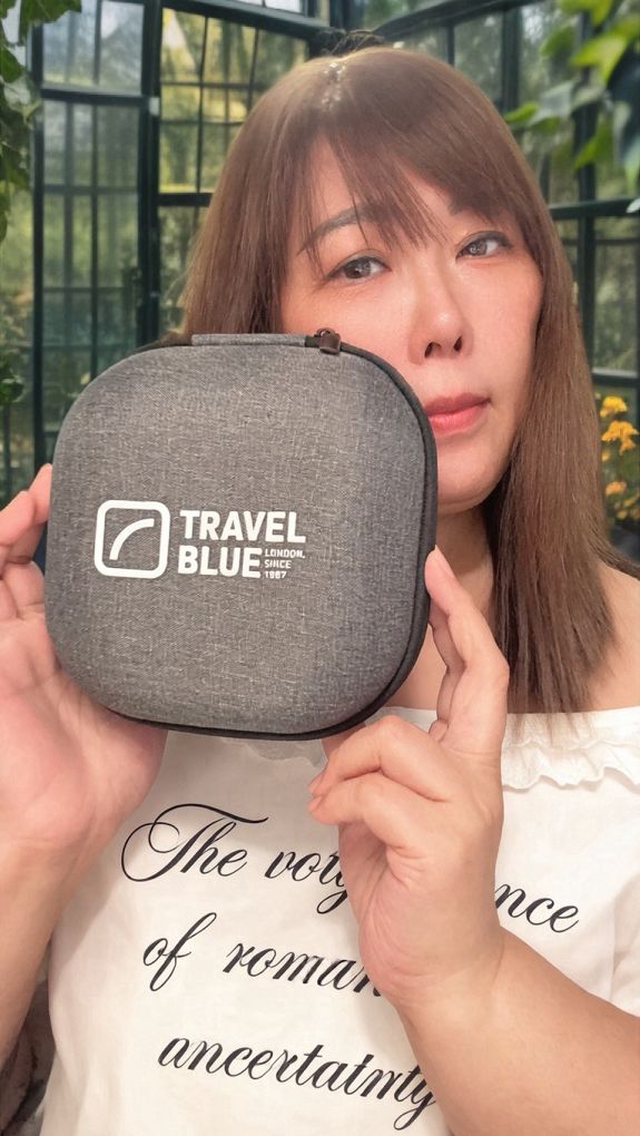 【網購頸枕收納盒推薦】Travel Blue 頸枕收納盒 頸枕終於有家了，旅行收納不再亂七八糟！ @貝大小姐的多元心宇宙