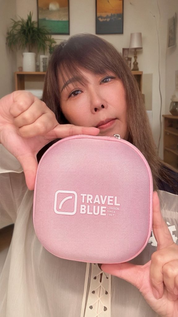 【網購頸枕收納盒推薦】Travel Blue 頸枕收納盒 頸枕終於有家了，旅行收納不再亂七八糟！ @貝大小姐的多元心宇宙