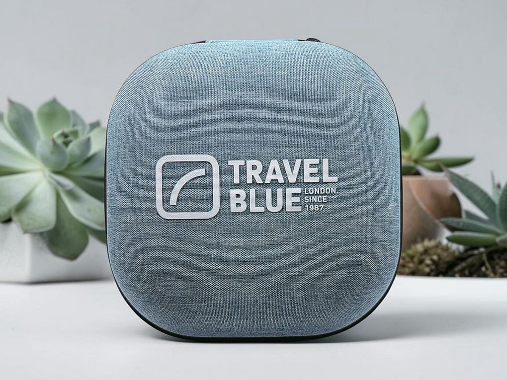 【網購頸枕收納盒推薦】Travel Blue 頸枕收納盒 頸枕終於有家了，旅行收納不再亂七八糟！ @貝大小姐的多元心宇宙
