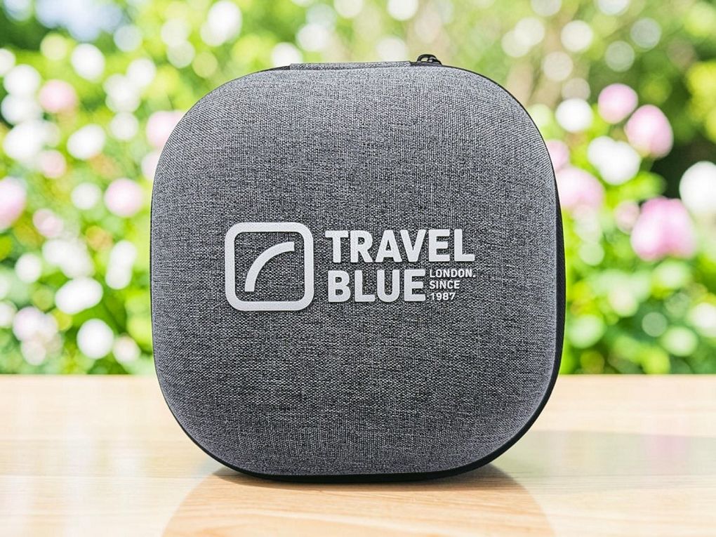 【網購頸枕收納盒推薦】Travel Blue 頸枕收納盒 頸枕終於有家了，旅行收納不再亂七八糟！ @貝大小姐的多元心宇宙