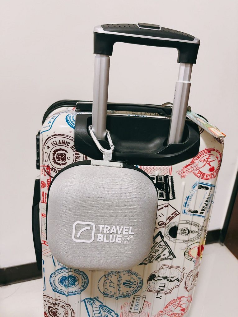 【網購頸枕收納盒推薦】Travel Blue 頸枕收納盒 頸枕終於有家了，旅行收納不再亂七八糟！ @貝大小姐的多元心宇宙