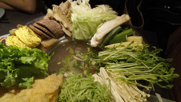 【台中 南屯區】 很越南宮廷料理 &#8211; 你一定沒吃過的帽子鍋！（歇業中） @貝大小姐的多元心宇宙
