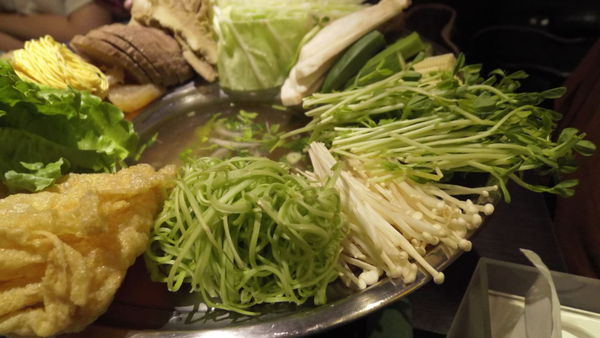 【台中 南屯區】 很越南宮廷料理 &#8211; 你一定沒吃過的帽子鍋！（歇業中） @貝大小姐的多元心宇宙