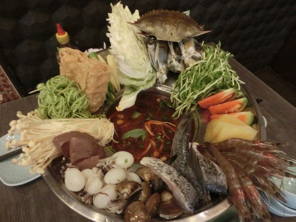 【台中 南屯區】 很越南宮廷料理 &#8211; 你一定沒吃過的帽子鍋！（歇業中） @貝大小姐的多元心宇宙