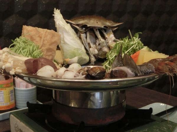 【台中 南屯區】 很越南宮廷料理 &#8211; 你一定沒吃過的帽子鍋！（歇業中） @貝大小姐的多元心宇宙
