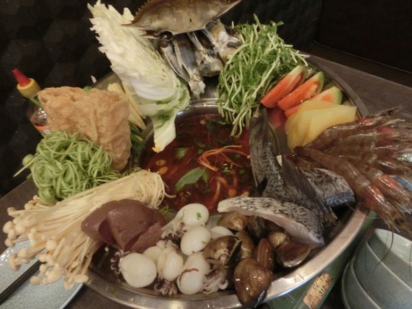 【台中 南屯區】 很越南宮廷料理 &#8211; 你一定沒吃過的帽子鍋！（歇業中） @貝大小姐的多元心宇宙