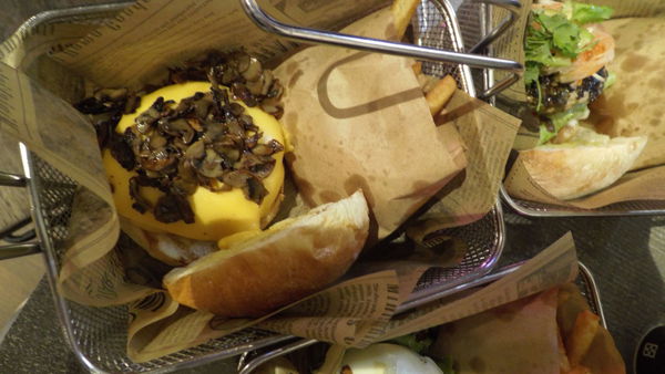 【台北 國父紀念館站】Burger Ray個性漢堡 @貝大小姐的多元心宇宙