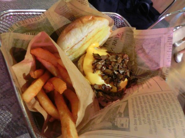 【台北 國父紀念館站】Burger Ray個性漢堡 @貝大小姐的多元心宇宙