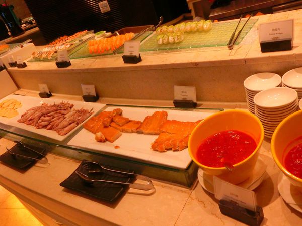 【高雄 中央公園站】 漢來大飯店 海港自助餐廳 @貝大小姐的多元心宇宙