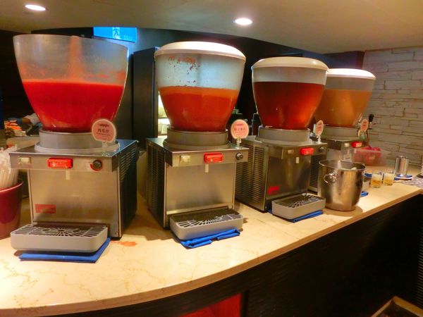 【高雄 中央公園站】 漢來大飯店 海港自助餐廳 @貝大小姐的多元心宇宙