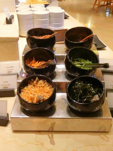 【高雄 中央公園站】 漢來大飯店 海港自助餐廳 @貝大小姐的多元心宇宙