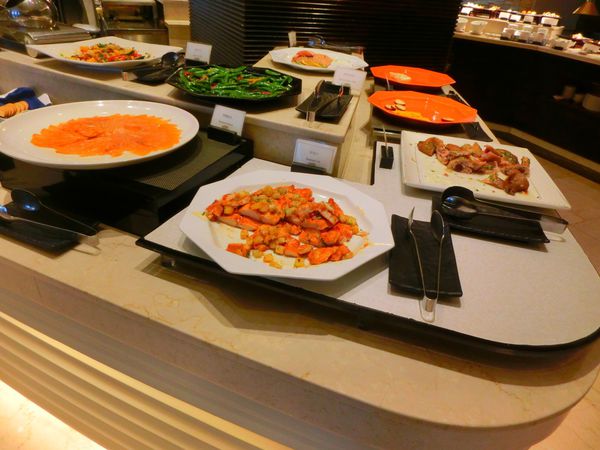 【高雄 中央公園站】 漢來大飯店 海港自助餐廳 @貝大小姐的多元心宇宙