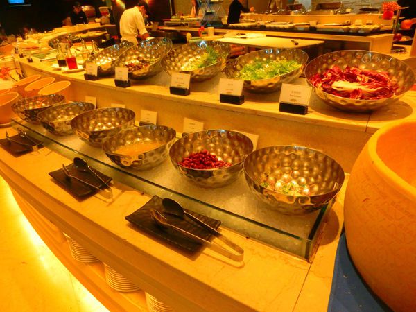 【高雄 中央公園站】 漢來大飯店 海港自助餐廳 @貝大小姐的多元心宇宙