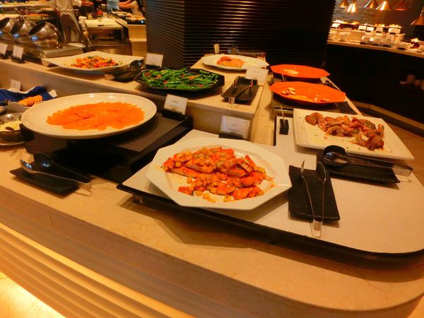【高雄 中央公園站】 漢來大飯店 海港自助餐廳 @貝大小姐的多元心宇宙
