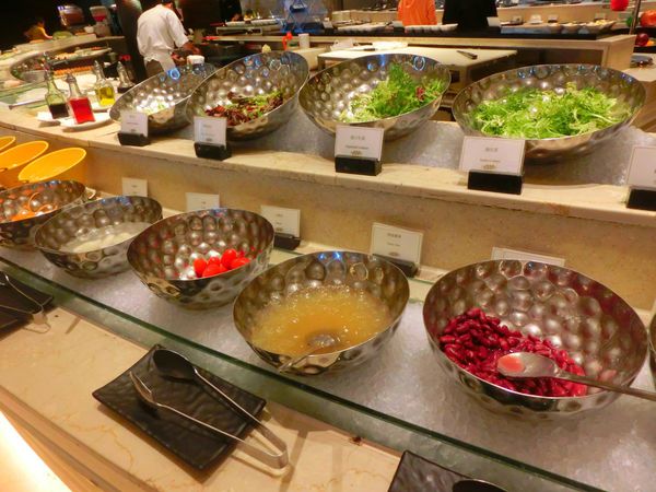 【高雄 中央公園站】 漢來大飯店 海港自助餐廳 @貝大小姐的多元心宇宙