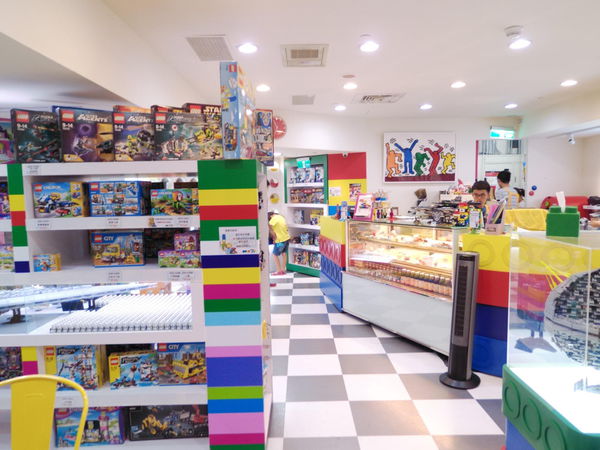 【台北 小巨蛋站】BRICK WORKS 樂高積木咖啡廳 @貝大小姐的多元心宇宙