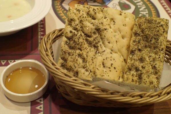 【桃園 高鐵桃園站】Roots Café 華泰名品城 @貝大小姐的多元心宇宙