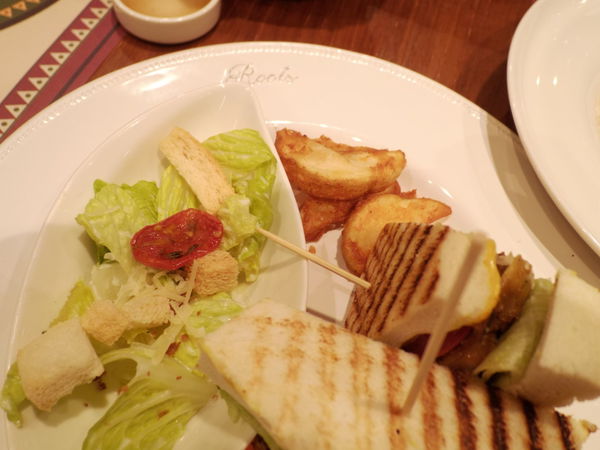 【桃園 高鐵桃園站】Roots Café 華泰名品城 @貝大小姐的多元心宇宙