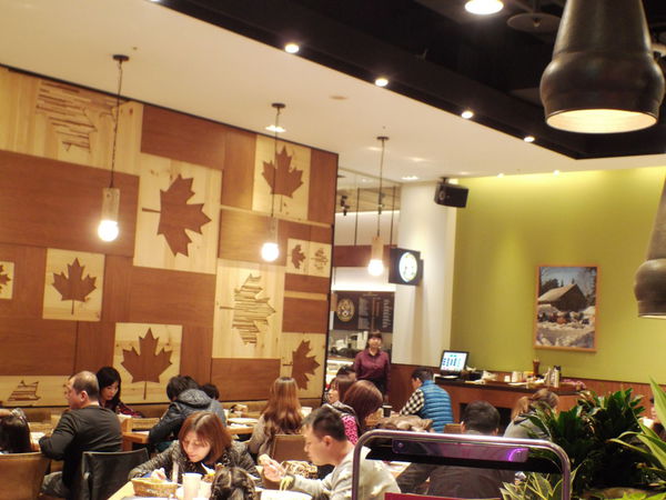 【桃園 高鐵桃園站】Roots Café 華泰名品城 @貝大小姐的多元心宇宙
