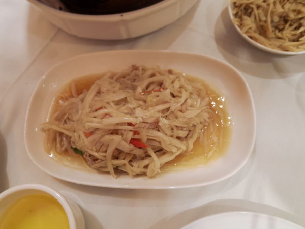 【台北 忠孝敦化站美食】圍爐酸菜白肉火鍋 @貝大小姐的多元心宇宙