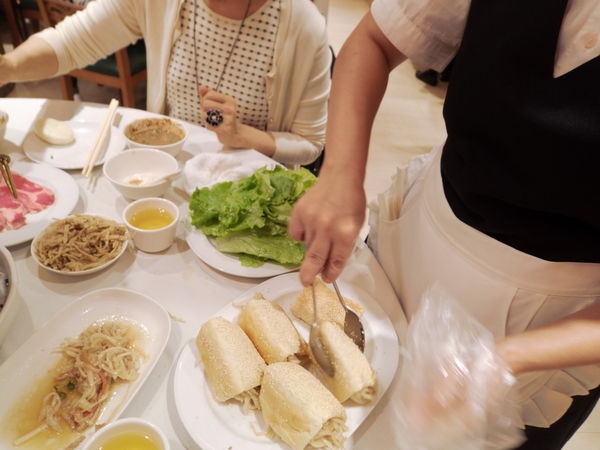 【台北 忠孝敦化站美食】圍爐酸菜白肉火鍋 @貝大小姐的多元心宇宙
