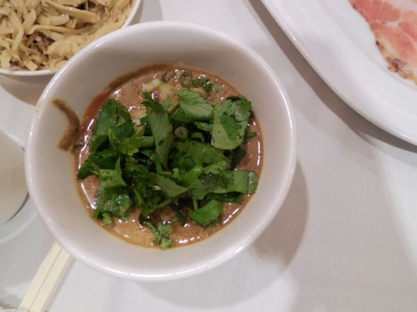 【台北 忠孝敦化站美食】圍爐酸菜白肉火鍋 @貝大小姐的多元心宇宙