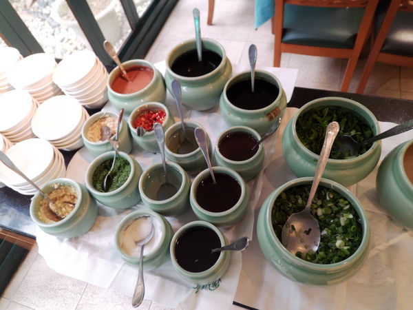【台北 忠孝敦化站美食】圍爐酸菜白肉火鍋 @貝大小姐的多元心宇宙