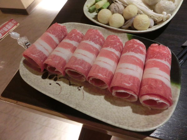 【新北 府中站美食】魔椒頂級鴛鴦鍋 @貝大小姐的多元心宇宙