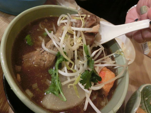 【台北 國父紀念館站美食】阿寒泰 泰式傳統麵食 延吉店 @貝大小姐的多元心宇宙
